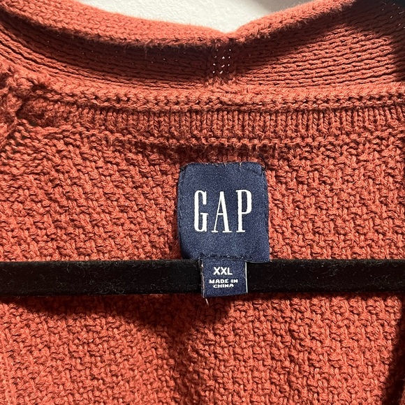 GAP - Picture 3 of 4